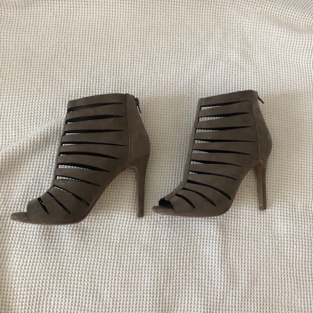 LIGHT BROWN PEEP TOES HEELS
